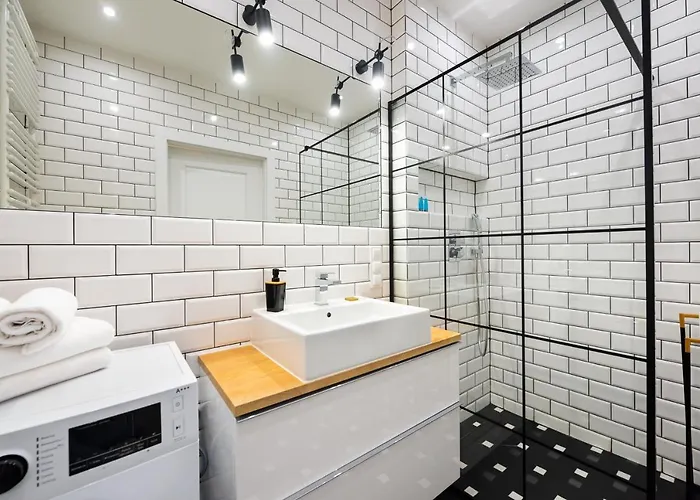 Lekka By Bookinghost * Warsaw